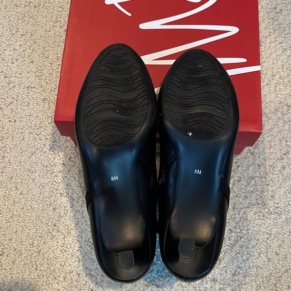 Women’s Size 8 Booties - Picture 4 of 4